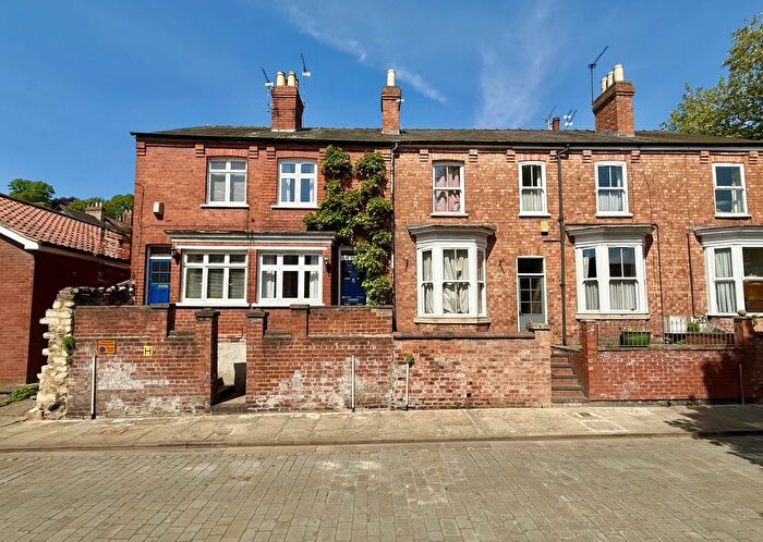 2 Bedroom Terraced House To Rent In Danes Terrace, Lincoln, LN2