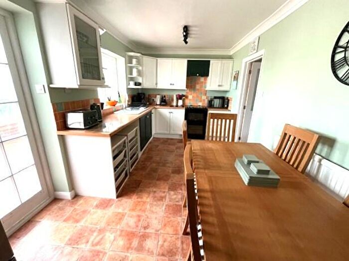 3 Bedroom End Of Terrace House For Sale In Coppice Lane, Selsey, PO20