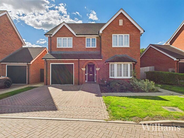 4 Bedroom Detached House For Sale In Sawdy Drive, Aston Clinton, Aylesbury, HP22