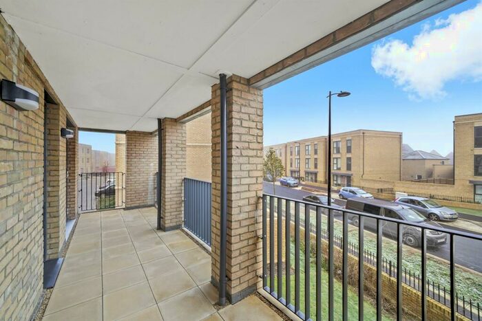 2 Bedroom Flat To Rent In Bedroom Property In Osprey Drive, Trumpington, CB2