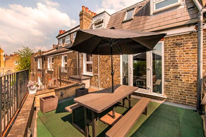 Apartment To Rent In Quex Road, London, NW6