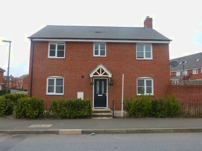 4 Bedroom House To Rent In Prince Rupert Drive, Aylesbury, HP19