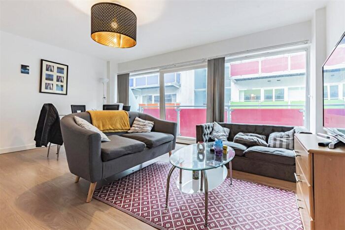 1 Bedroom Apartment To Rent In Concord Street, Leeds, LS2