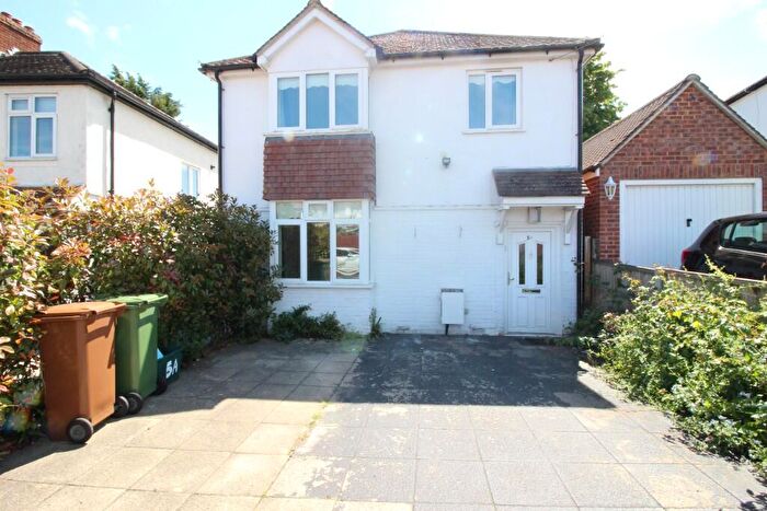 3 Bedroom Detached House To Rent In Inverness Road, Worcester Park, Surrey, KT4