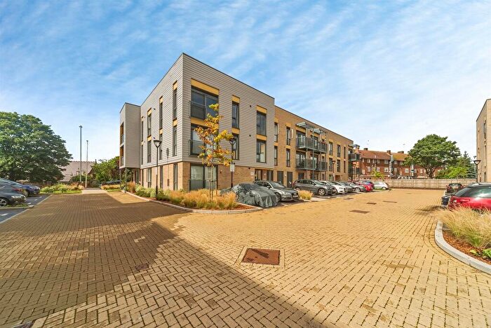 2 Bedroom Flat For Sale In Allwoods Place, Hitchin, SG4