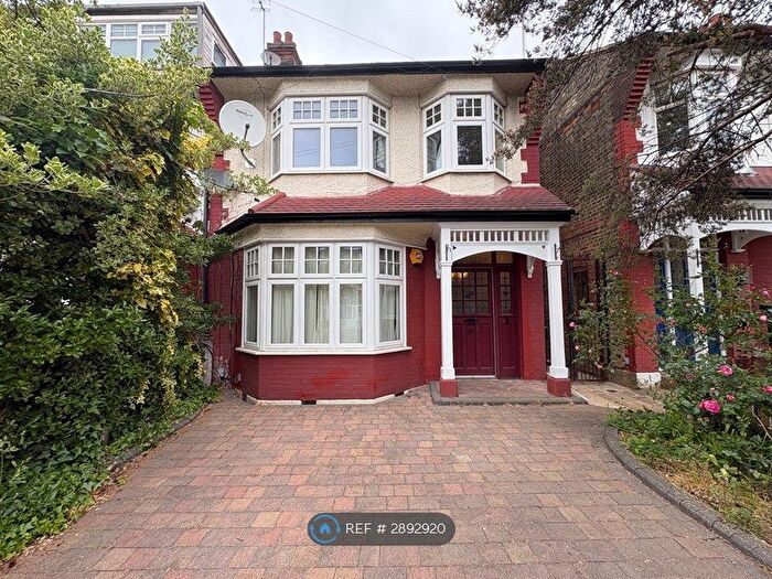 4 Bedroom Terraced House To Rent In Hamilton Crescent, London, N13