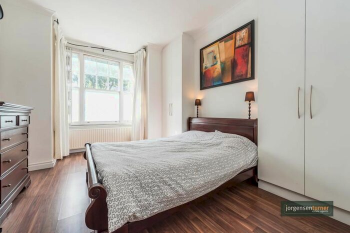 2 Bedroom Flat To Rent In Shinfield Street, Shepherds Bush, London, W12