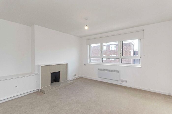 Studio To Rent In Barclay Close, Fulham, SW6