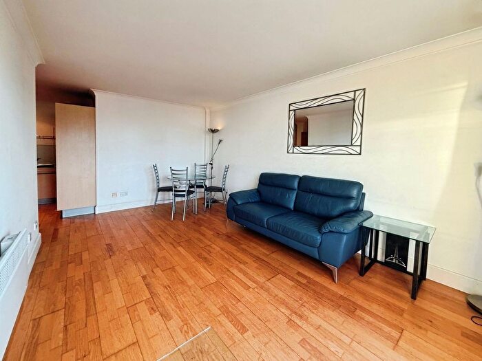 2 Bedroom Flat To Rent In Merchants Quay, East Street, Leeds, West Yorkshire, LS9