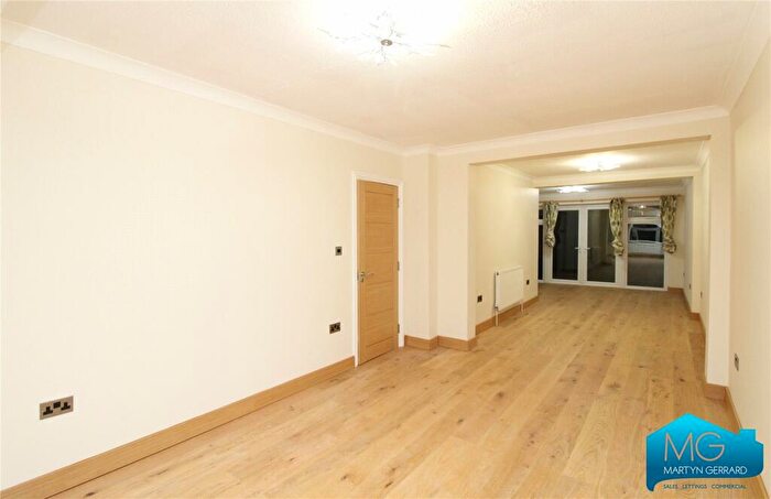 5 Bedroom Semi-Detached House To Rent In Wickliffe Avenue, London, N3