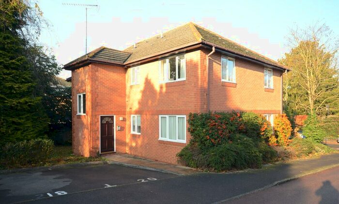1 Bedroom Flat To Rent In Broome Court, RG12