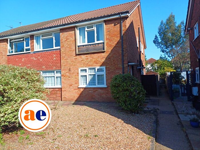 2 Bedroom Maisonette To Rent In Barton Close, Bexleyheath, DA6