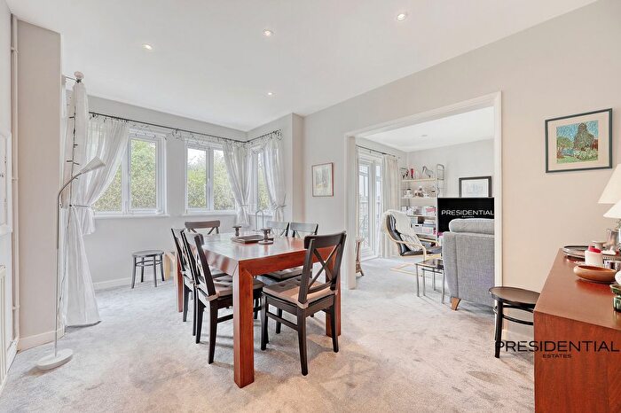 4 Bedroom Detached House For Sale In Marjorams Avenue, Loughton, IG10