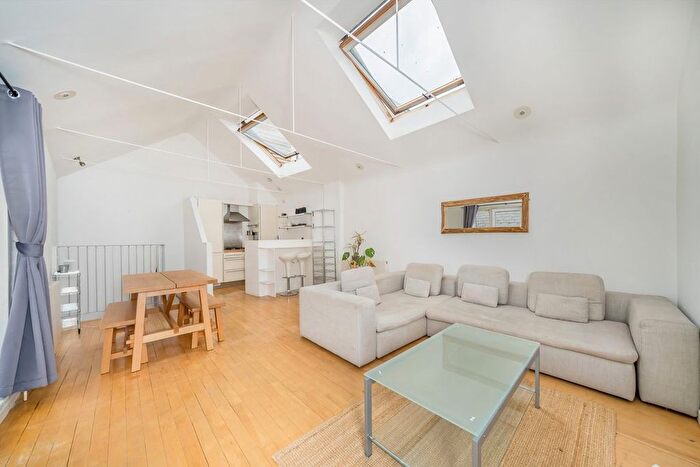 1 Bedroom Flat For Sale In Coachmaker Mews, Clapham, SW4