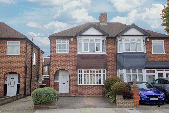 3 Bedroom Semi-Detached House To Rent In Lynmouth Avenue, EN1