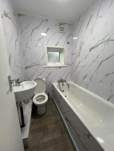 1 Bedroom Flat To Rent In Cambridge Heath Road, London, E2