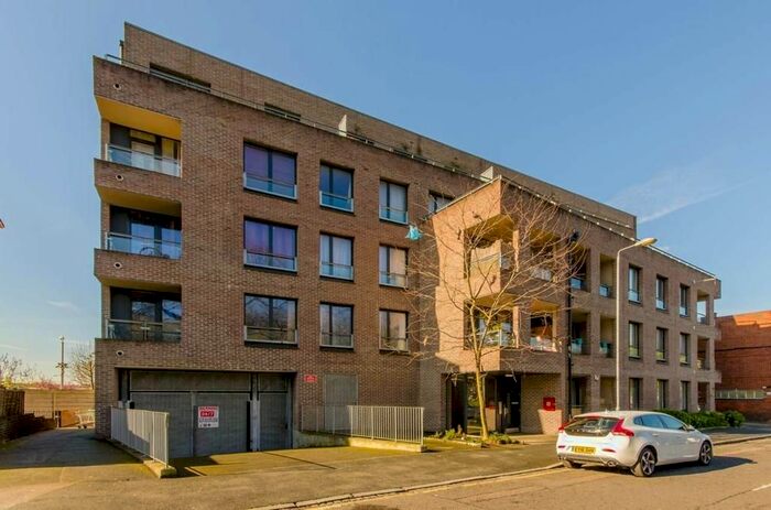 2 Bedroom Flat To Rent In Church Street, Stratford, Newham, London, E15