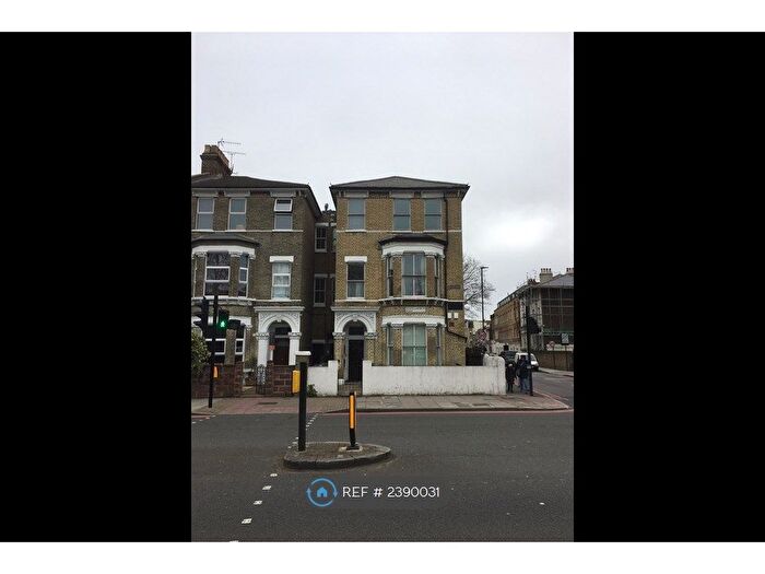 2 Bedroom Flat To Rent In South Lambeth Road, London, SW8