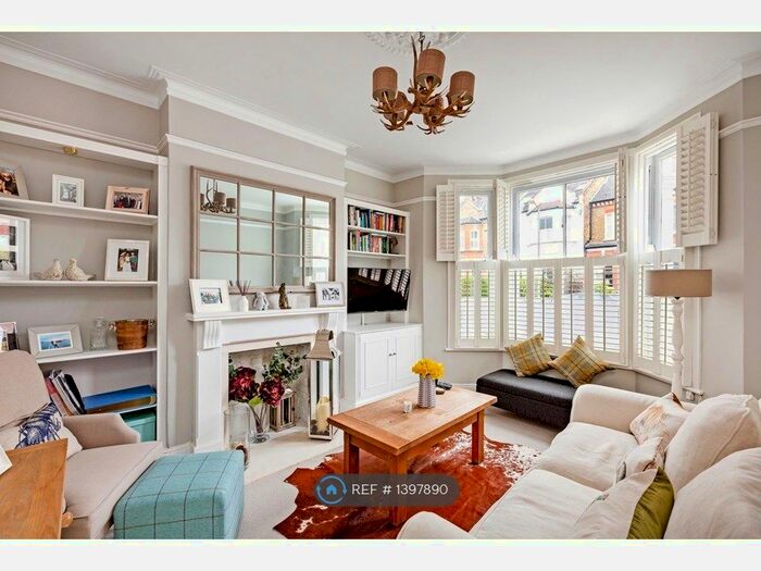 2 Bedroom Flat To Rent In London, London, SW18