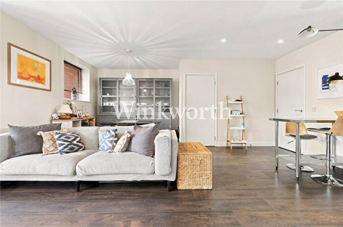 3 Bedroom Apartment For Sale In Dovetail Place, Lawrence Road, London, N15