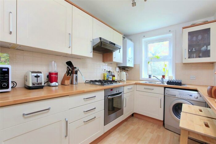 1 Bedroom Flat To Rent In Balham Park Road, Wandsworth Common, London, SW12