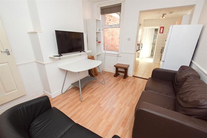 4 Bedroom House To Rent In George Road, Selly Oak, Birmingham, West Midlands, B29