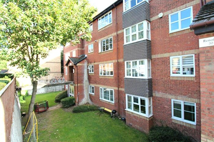 2 Bedroom Flat To Rent In Stubbs Drive, London, SE16