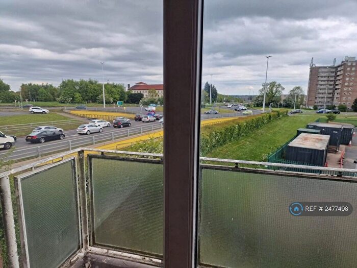 3 Bedroom Flat To Rent In Eastdean Grange, Leeds, LS14