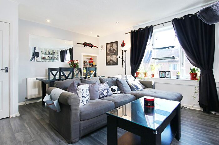 3 Bedroom Flat For Sale In Gilmerton Dykes Crescent, Edinburgh, EH17