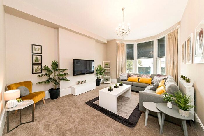 6 Bedroom Apartment To Rent In St. James House, - Portland Terrace, Newcastle Upon Tyne, NE2