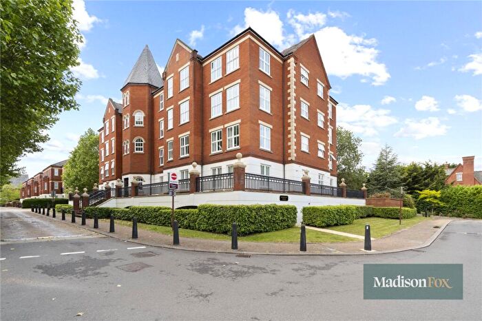 2 Bedroom Apartment For Sale In The Boulevard, Woodford Green, IG8