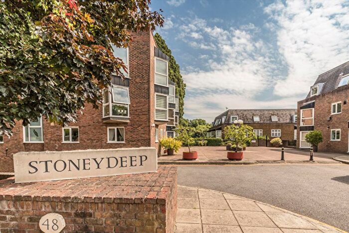 2 Bedroom Flat To Rent In Twickenham Road, Teddington, TW11