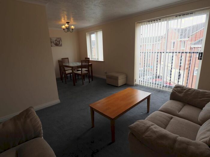 2 Bedroom Flat To Rent In Lock Keepers Court, Victoria Dock, Hull, HU9
