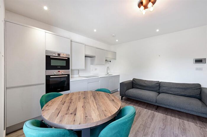 1 Bedroom Flat To Rent In Kingston Road, Wimbledon, SW19