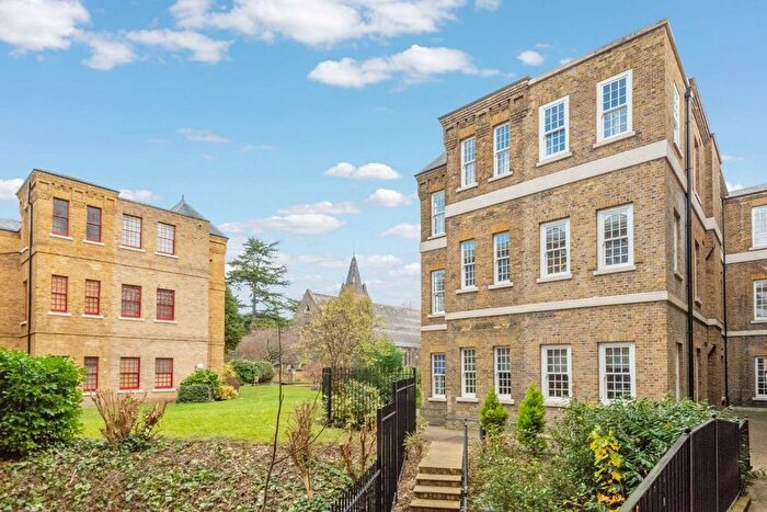 2 Bedroom Flat For Sale In Hilda Road, Southall, UB2