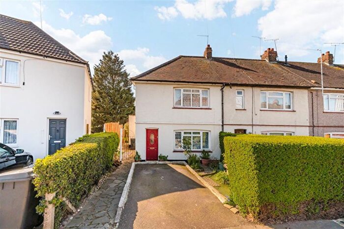 3 Bedroom End Terrace House For Sale In Clitterhouse Crescent, Cricklewood, NW2