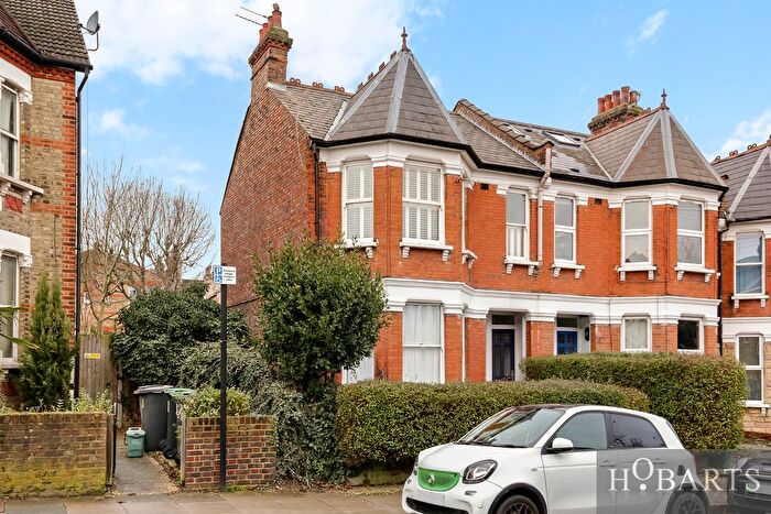 2 Bedroom Maisonette For Sale In Crescent Road, Alexandra Park, N22