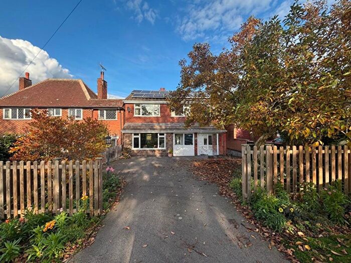 4 Bedroom Detached House For Sale In Thurlaston Lane, Croft, Leicester, LE9