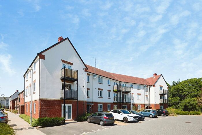 2 Bedroom Flat To Rent In Beechey Place, Wokingham, Berkshire, RG40