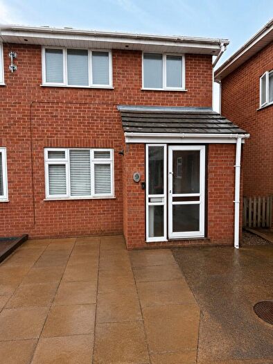 3 Bedroom Terraced House To Rent In Petersham Close, Newport Pagnell, MK16