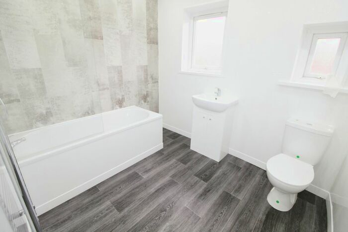 2 Bedroom Flat To Rent In Broadway Circle, Blyth, NE24