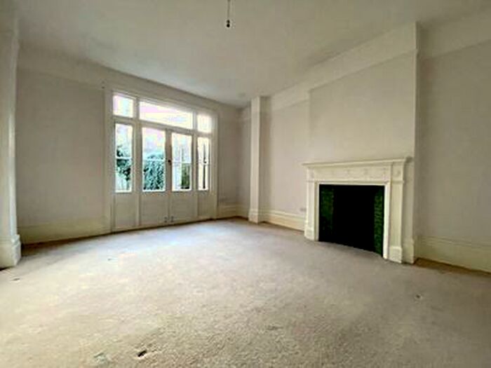 2 Bedroom Apartment To Rent In South Croxted Road, West Dulwich, London, SE21