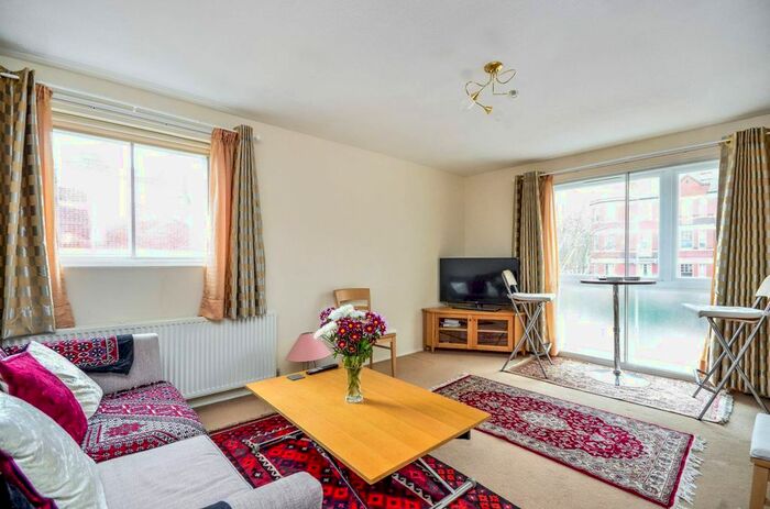 2 Bedroom Flat To Rent In Ravensmede Way, Chiswick, London, W4