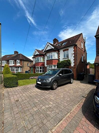 4 Bedroom Semi-Detached House To Rent In Singleton Scarp, London, N12