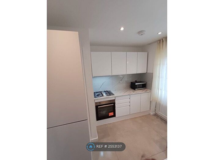 1 Bedroom Maisonette To Rent In Bradfield Drive, London, IG11