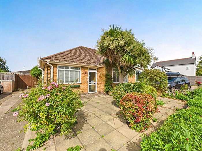 2 Bedroom Bungalow For Sale In Hollybank Close, Hampton, TW12