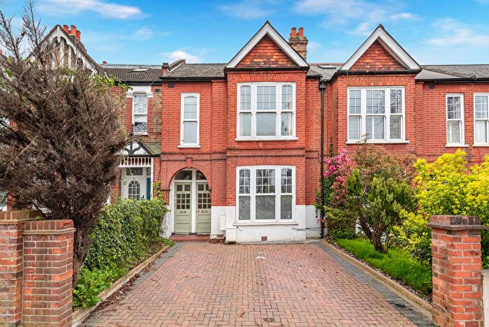 3 Bedroom Flat For Sale In Little Ealing Lane, London, W5