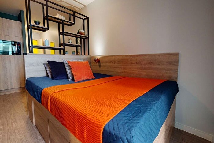 Studio To Rent In Shepherds Bush Road, London, W6