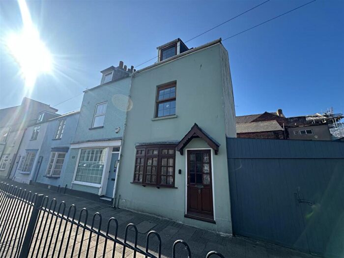 3 Bedroom End Of Terrace House For Sale In Governors Lane, Weymouth, DT4
