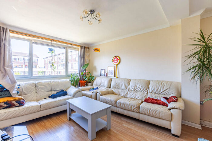 4 Bedroom Maisonette For Sale In Guerin Square, , Bow, London, E3